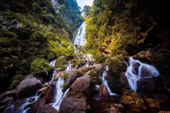 'Giải nhiệt' mùa Hè tại 5 dòng thác đẹp ảo diệu ở Tuyên Quang