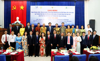 Đại sứ Cộng hòa Indonesia tại Việt Nam Denny Abdi và Tổng Lãnh sự Cộng hòa Indonesia đến thăm Trường Đại học An Giang