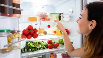 Có nên cho thức ăn nóng trực tiếp vào tủ lạnh?