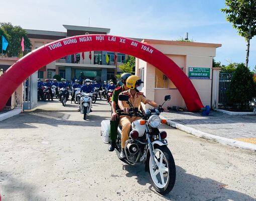 Hơn 200 đoàn viên, thanh niên Thoại Sơn tham gia Ngày hội "Tập huấn kiến thức và kỹ năng lái xe an toàn năm 2023"