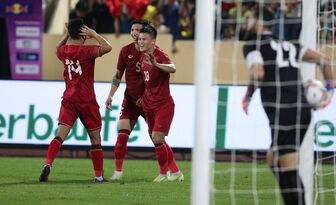 Tuyển Việt Nam sắp đấu Palestine, HLV Troussier tính bài World Cup