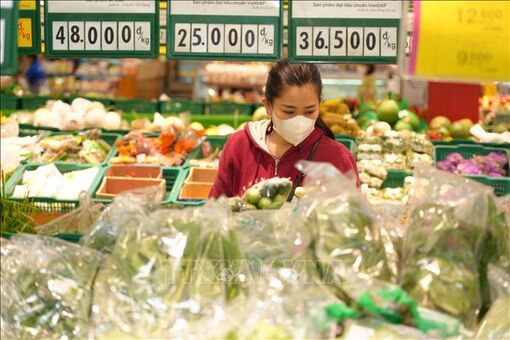 Để giá cả hàng hóa không chạy đua theo tiền lương