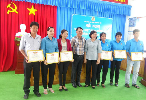 Công đoàn huyện Tri Tôn quan tâm chăm lo người lao động