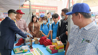 Gần 1.300 lao động tham dự Phiên giao dịch việc làm huyện Thoại Sơn năm 2023