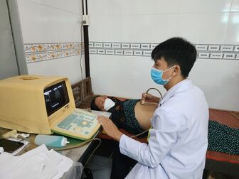 Bệnh viện Đa khoa Trung tâm An Giang khám bệnh, phát thuốc miễn phí cho 200 bà con thị trấn Phú Hòa