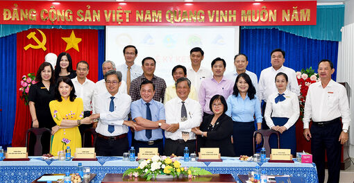 An Giang: Ký kết phối hợp đẩy mạnh phát triển thanh toán không dùng tiền mặt