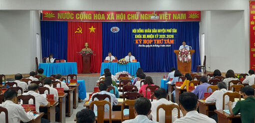 Khai mạc kỳ họp thứ 8 HĐND huyện Phú Tân