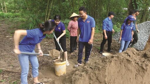 Tuổi trẻ tình nguyện về vùng biên giới, khó khăn