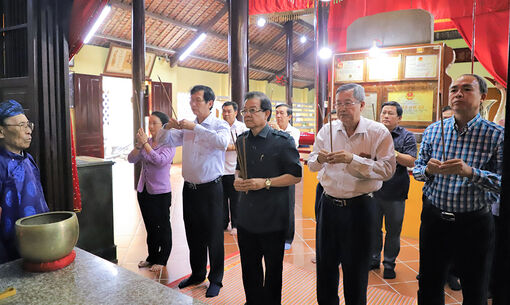 Bí thư Tỉnh ủy An Giang Lê Hồng Quang viếng, dâng hương danh thần Thoại Ngọc Hầu