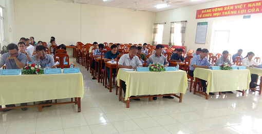 Mỗi cán bộ, đảng viên xã Núi Tô chăm lo 1 hộ dân thoát nghèo