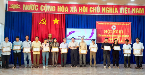 Tôn vinh 47 người ở Phú Tân hiến máu tình nguyện