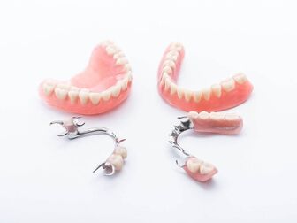 Sử dụng răng giả tháo lắp hiệu quả trong điều trị mất răng
