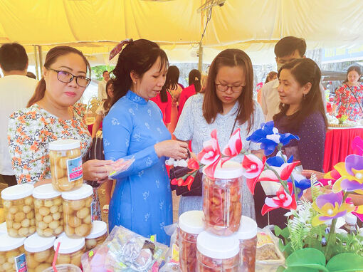 Phụ nữ Thoại Sơn giúp nhau phát triển kinh tế