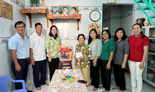 Thành ủy, UBND TP. Long Xuyên thăm, tặng quà gia đình chính sách, nhân Ngày Thương binh - Liệt sĩ