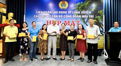 Họp mặt cán bộ Công đoàn hưu trí Long Xuyên
