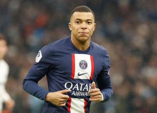 PSG loại Mbappe khỏi đội hình, rao bán ngôi sao người Pháp