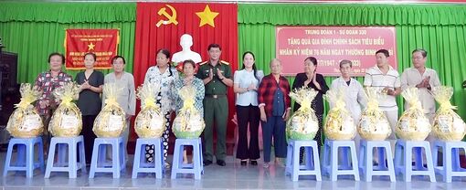 Trung đoàn 1 – Sư đoàn 330 tặng quà gia đình chính sách tiêu biểu