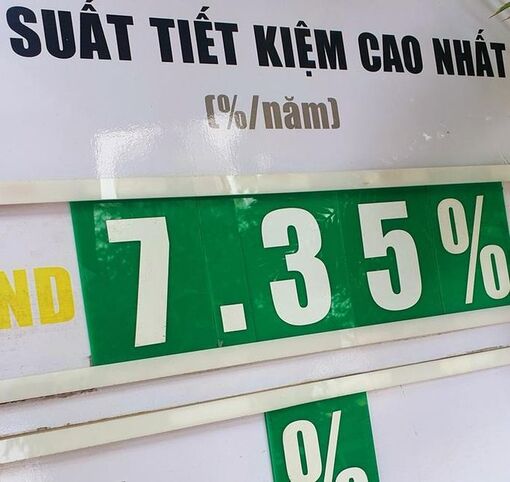 Lãi suất giảm, người dân vẫn 'ùn ùn' gửi tiền vào ngân hàng