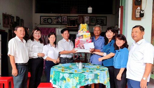 Phú Tân thực hiện công tác “Đền ơn đáp nghĩa”