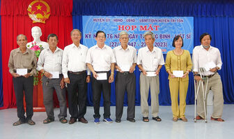 Huyện Tri Tôn họp mặt kỷ niệm 76 năm Ngày Thương binh - Liệt sĩ