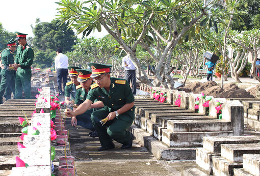 “Đời sau còn nghiêng mình cúi đầu…”