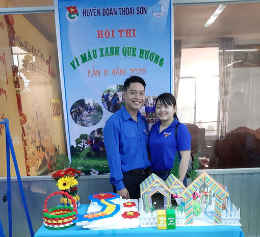 Vợ chồng mình là cán bộ Đoàn!