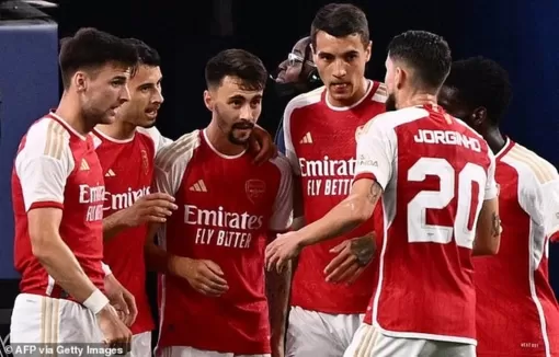 Arsenal ngược dòng hạ Barcelona trong trận cầu có 8 bàn thắng