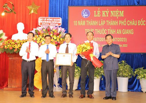Kỷ niệm 10 năm thành lập TP. Châu Đốc