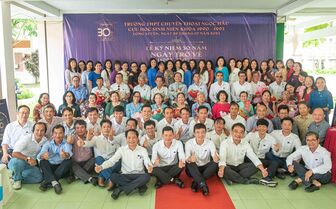 Cựu học sinh Trường THPT chuyên Thoại Ngọc Hầu niên khoá 1990- 1993 tổ chức Lễ kỷ niệm "30 năm Ngày trở về"