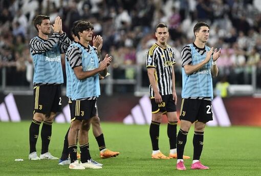 Juventus bị UEFA cấm dự cúp châu Âu