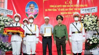 Trao bằng 'Tổ quốc ghi công' cho thân nhân 3 liệt sĩ hy sinh tại đèo Bảo Lộc