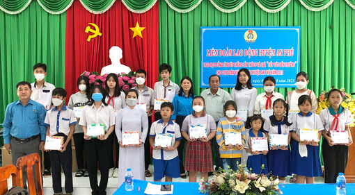 Chăm lo cho con đoàn viên và công nhân, viên chức, người lao động An Phú