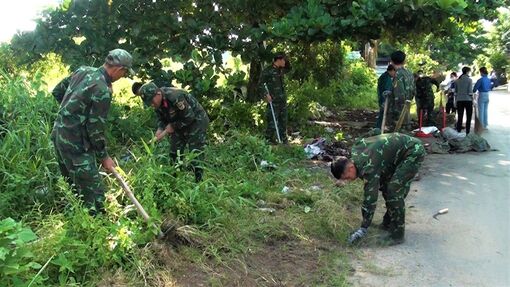 Ban Chỉ huy Quân sự TP. Châu Đốc ra quân vệ sinh môi trường