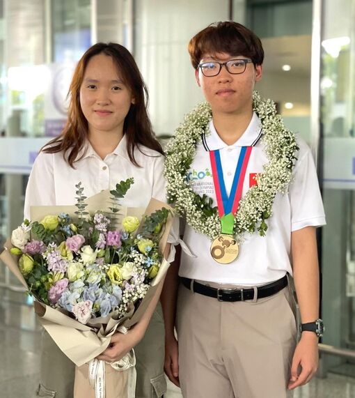 Gia đình Hà Nội liên tiếp nhận tin 2 con đạt Huy chương Vàng Olympic quốc tế