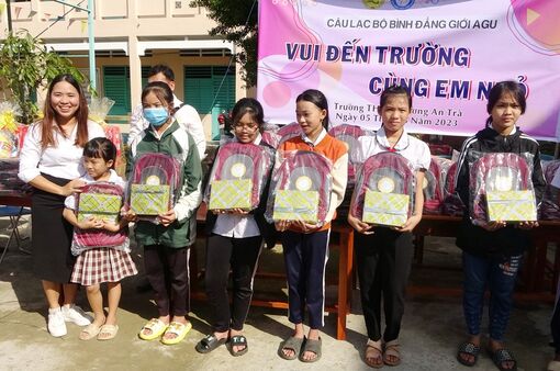 Vui đến trường cùng trẻ em xã Lương An Trà