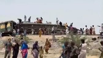 Pakistan: Tàu tốc hành trật bánh khiến ít nhất 15 người thiệt mạng