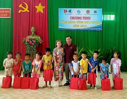 Huyện Chợ Mới đồng hành cùng biên cương ở huyện Tri Tôn