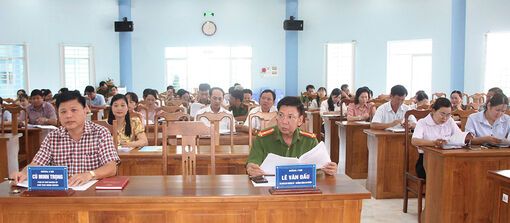 Huyện Chợ Mới tăng tốc hướng dẫn cài đặt, kích hoạt tài khoản định danh điện tử, phòng cháy chữa cháy