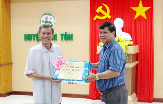 Ban Dân tộc tỉnh Trà Vinh học tập kinh nghiệm tại huyện Tri Tôn