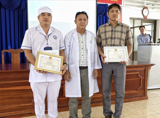 Khen thưởng điều dưỡng ở An Phú cấp cứu bệnh nhân