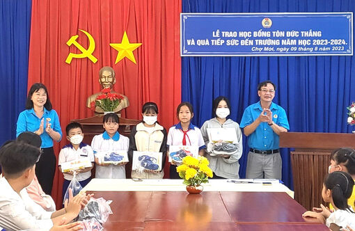 Liên đoàn Lao động huyện Chợ Mới trao Học bổng Tôn Đức Thắng