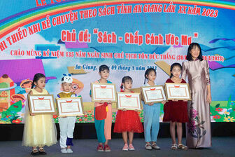 Huyện Phú Tân đạt giải nhất đồng đội Hội thi Thiếu nhi kể chuyện theo sách lần thứ XX/2023