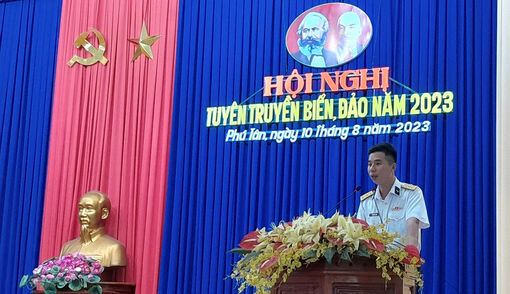 Bộ Tư lệnh Vùng 5 Hải quân tuyên truyền về chủ quyền biển, đảo tại huyện Phú Tân