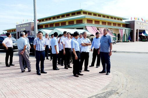Thị trấn trẻ ven biên