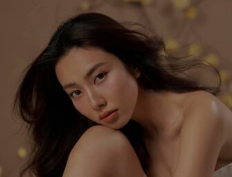 25 tuổi, Hoa hậu Thùy Tiên đã 'dám khoe' các nhược điểm cơ thể
