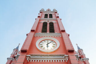 Nhà thờ 153 tuổi màu hồng mê hoặc du khách khắp thế giới ở TP.HCM
