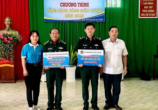 Mang yêu thương lên biên giới Lạc Quới