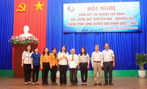Tổng kết kế hoạch vận động xây dựng Quỹ Khuyến học – Khuyến tài giai đoạn 2021 -  2023 ở TP. Long Xuyên