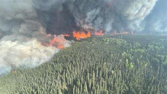 Canada: Thành phố Yellowknife ban bố tình trạng khẩn cấp do cháy rừng
