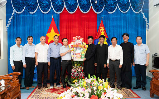 Phó Trưởng ban Thường trực ban Dân vận Trung ương Phạm Tất Thắng thăm và làm việc với Ban Trị sự Trung ương Phật hội Tứ Ân Hiếu Nghĩa